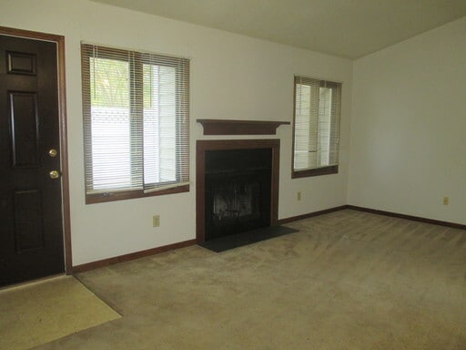 Foto del edificio - 2 Bedrooms, 1 bathroom Cathedral ceiling i...