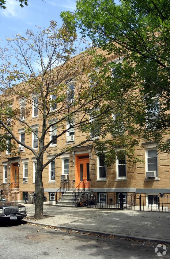 Foto principal - 7015 66th St