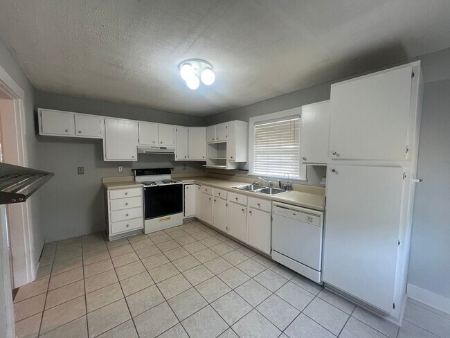 Building Photo - 3 Bedroom Home in Potter Gray School District