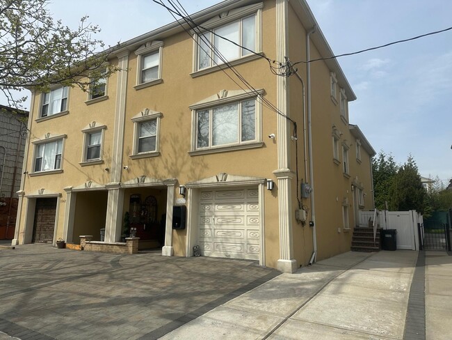 Foto del edificio - 15-60-60 209th St