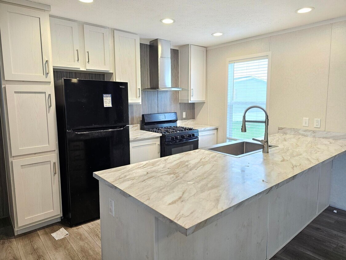 Primary Photo - 46000 Geddes Rd