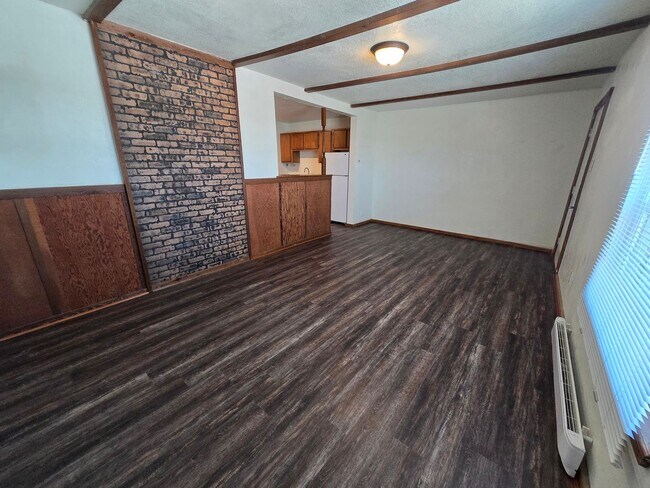 Foto del edificio - 214 W Mathews St