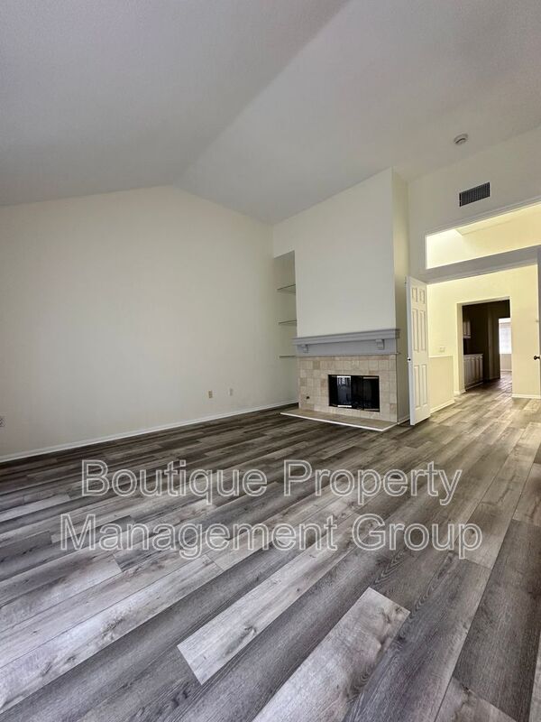 Building Photo - 34 Lakefront