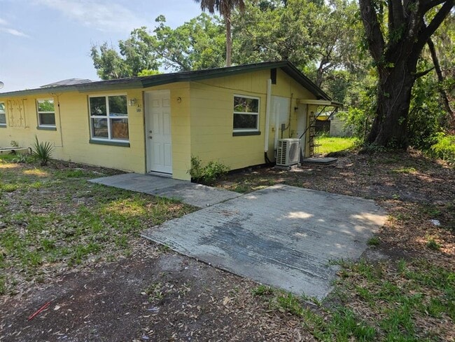 Building Photo - 5904 Kingsview Ln