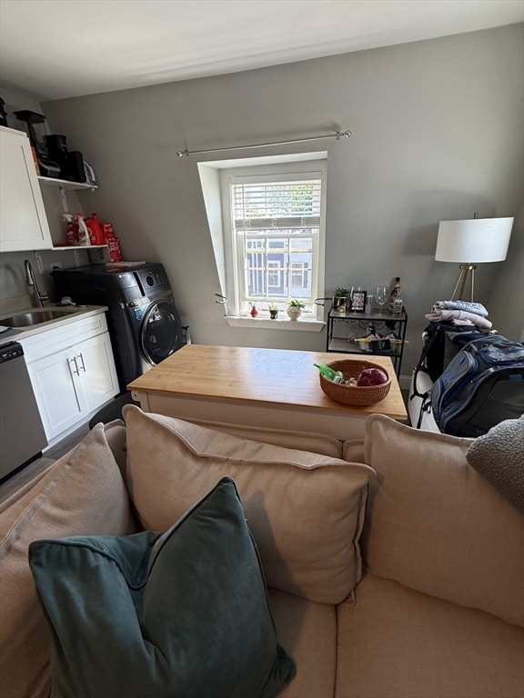 Building Photo - 397 K St