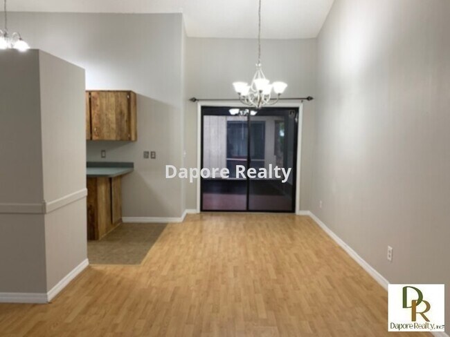 Building Photo - 708 Castlewood Dr