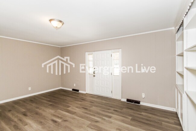 Foto del edificio - 820 Ridge Ln Dr