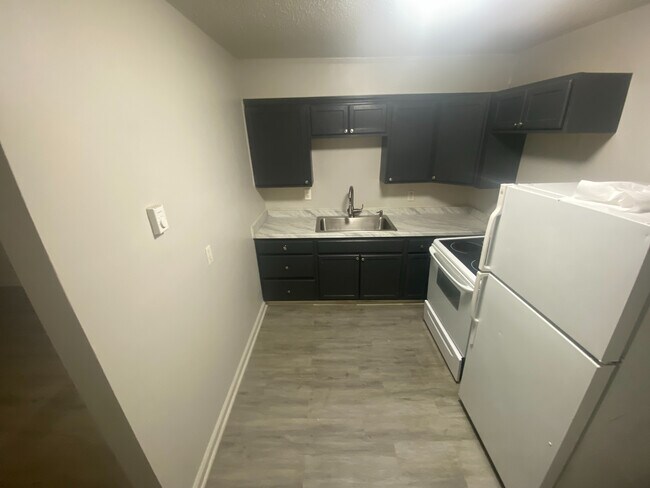 Foto del edificio - Room in Condo on Alamance Church Rd