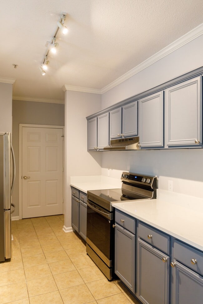 Building Photo - 45 Sycamore Ave