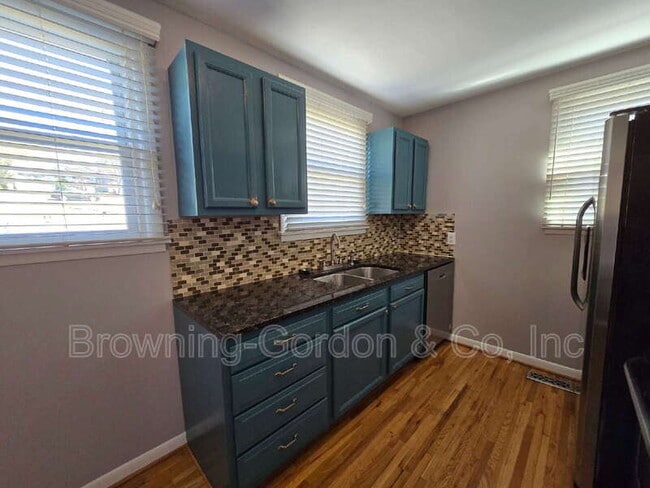 Building Photo - 1322 Ardee Ave