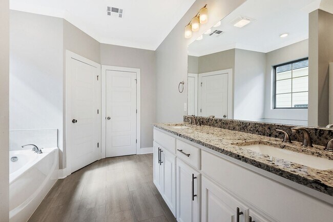 Building Photo - Beautiful home in The Sanctuary!!!