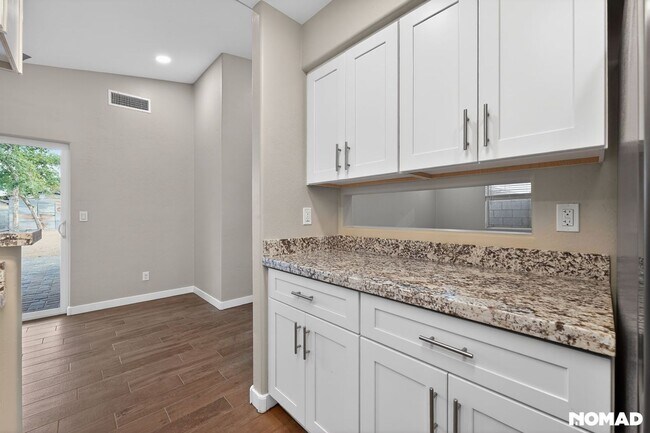 Foto del edificio - 302 N Cameron St