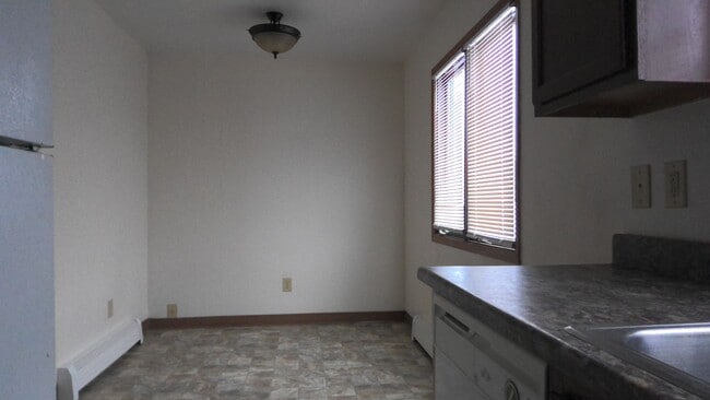 Cocina Comedor - 7411 Woburn Cir