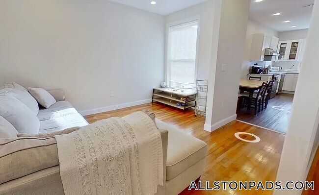 Foto del edificio - 130 Glenville Ave