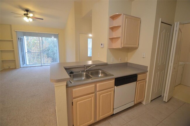 Foto del edificio - 5803 Legacy Crescent Pl