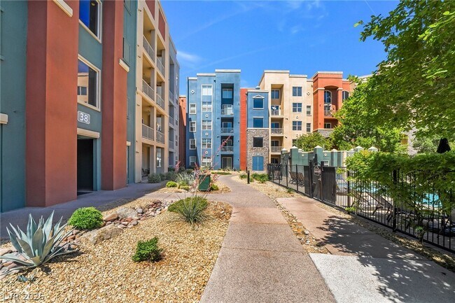 Foto del edificio - 38 E Serene Ave