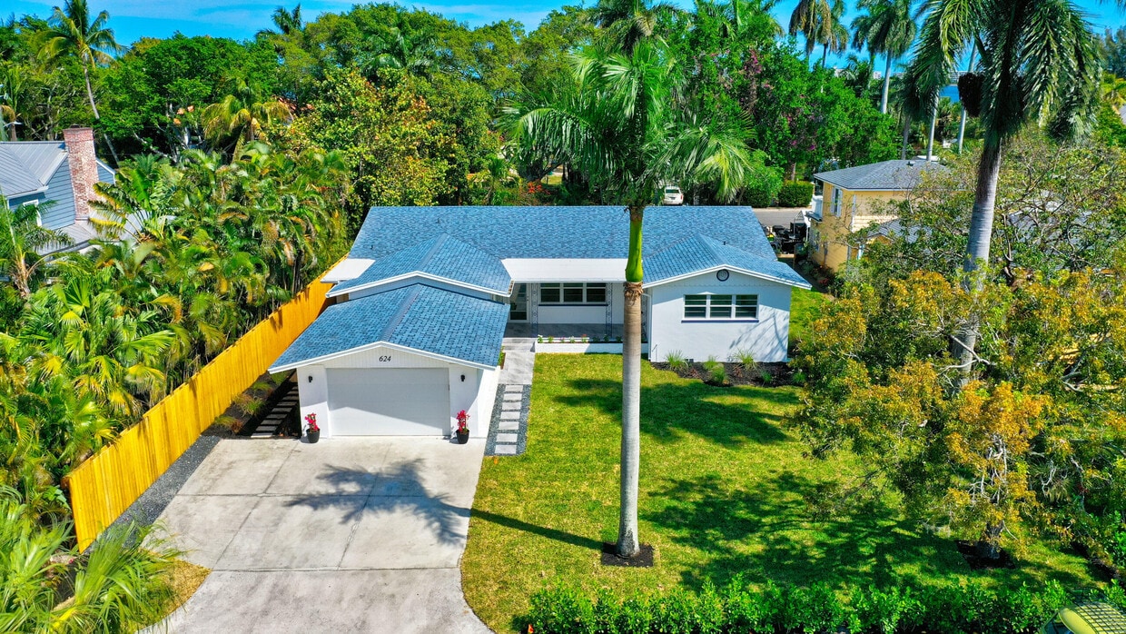 Primary Photo - 624 S Palmway