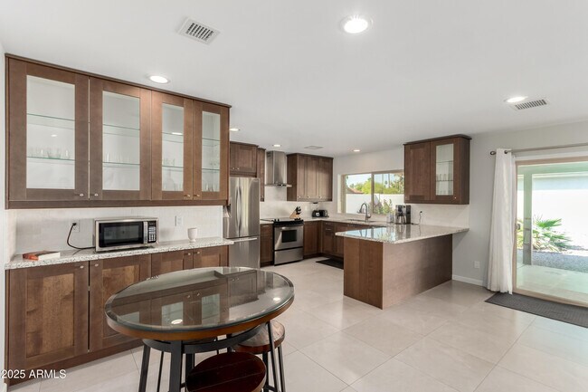 Foto del edificio - 5302 E Blanche Dr