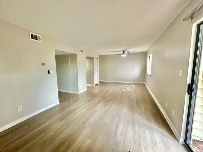 Building Photo - 308 Miracle Strip Pkwy SW