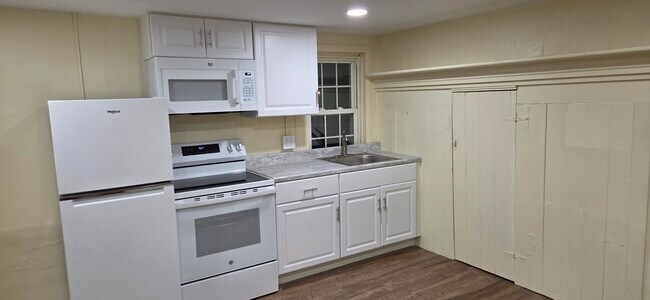 Foto del edificio - 335 N Main St