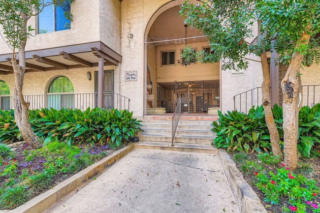 Building Photo - Downtown Austin 2 BD/ 2.5 BA Condo For Lease!