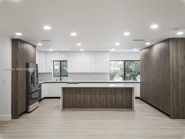 Foto del edificio - 530 NE 91st St