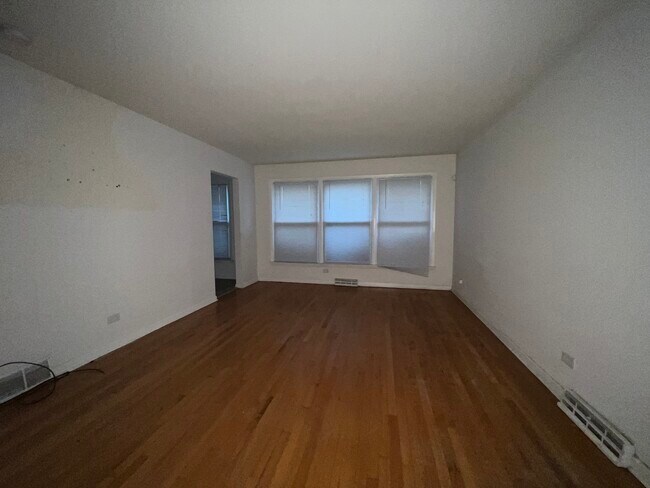 Foto del edificio - 14245 Cottage Grove Ave