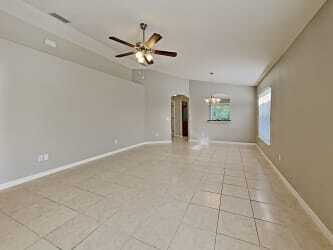 Foto del edificio - 18005 Cypress Bay Pkwy