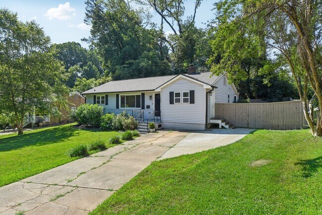 Foto del edificio - Charming 3BR House in Charlotte