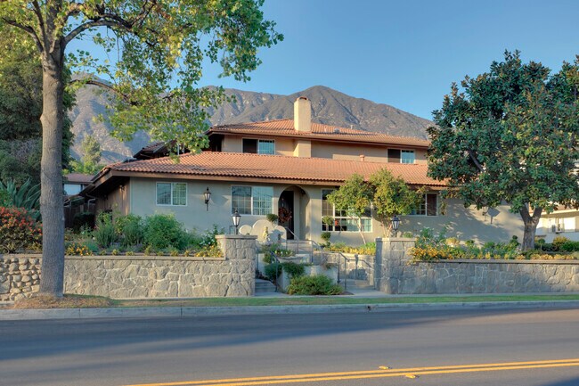Building Photo - 633 W Sierra Madre Blvd