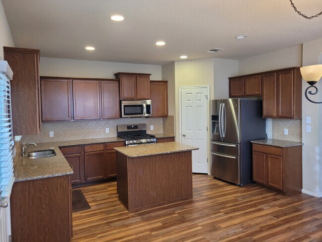 Building Photo - 10810 Mustang Oak Dr