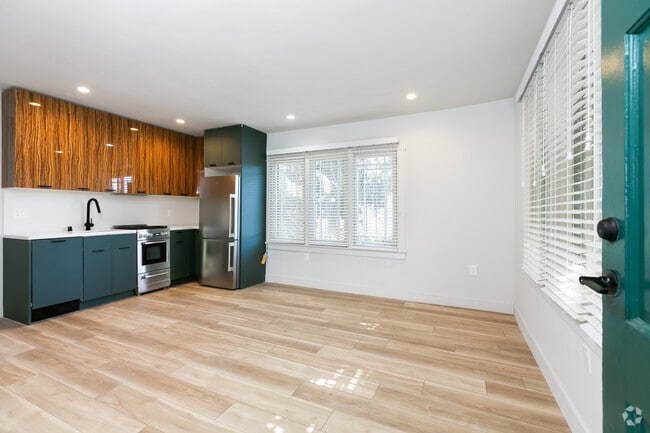 Building Photo - 1423 Ridge Way