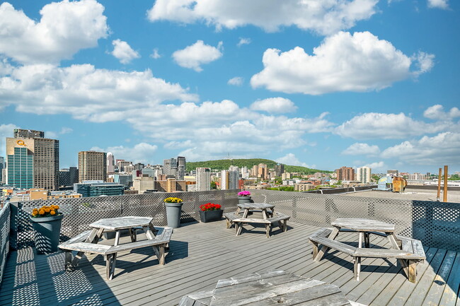 Photo du bâtiment - Place Du Boulevard Apartments