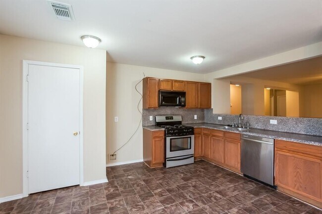 Building Photo - 1207 Hannover Blvd
