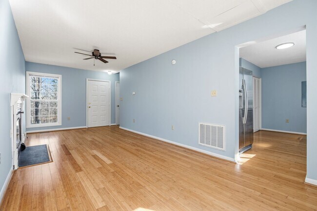 Building Photo - Peaceful on Poplar