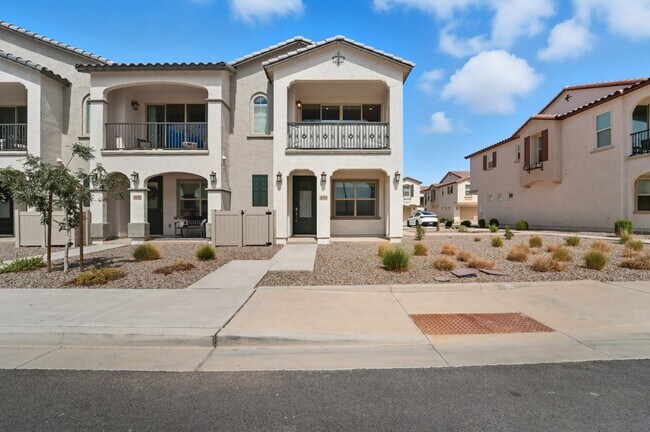 Foto del edificio - Like Brand New Luxurious Modern 3 Bedroom 2 Bath Townhome in Warner Meadow – Rare Rental Opportun...