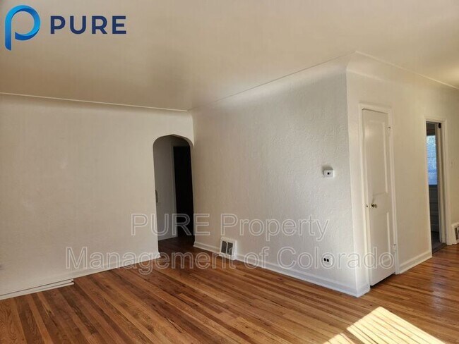 Building Photo - 776 Forest St