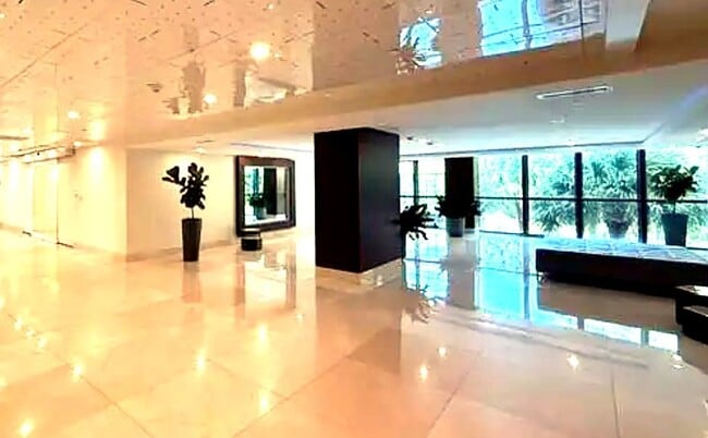 Foto del edificio - 540 Brickell Key Dr