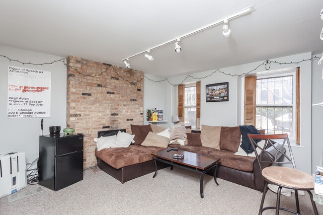 Building Photo - 2112 N Bissell St