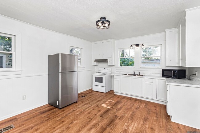 Building Photo - 529 N Jefferson Ave