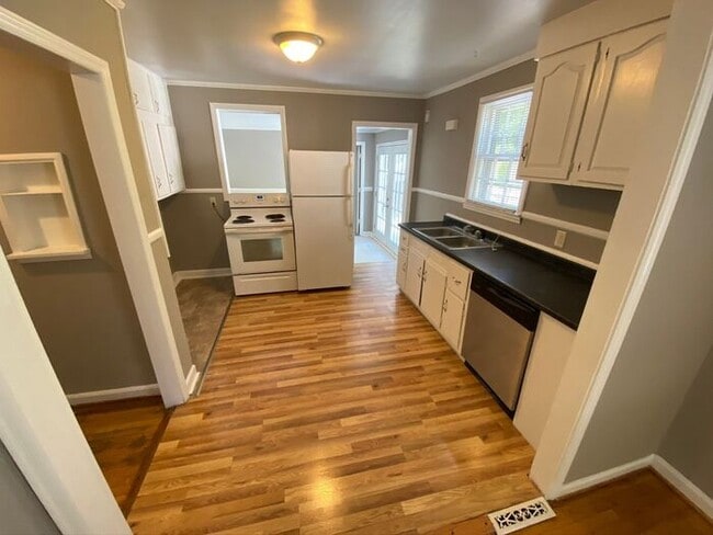 Building Photo - 2020 Hoover St-3BR/2BA-HOME!!!