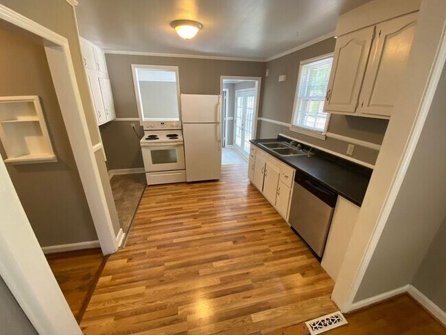 Foto del edificio - 2020 Hoover St-3BR/2BA-HOME!!!