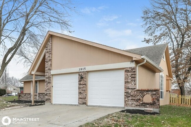 Building Photo - 3915 SW Regatta Dr