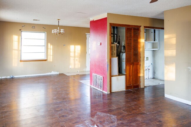 Foto del edificio - 522 E Davis Ave