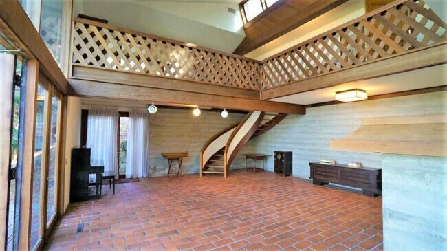 Building Photo - 3BD, 2BA Claremont Stunner
