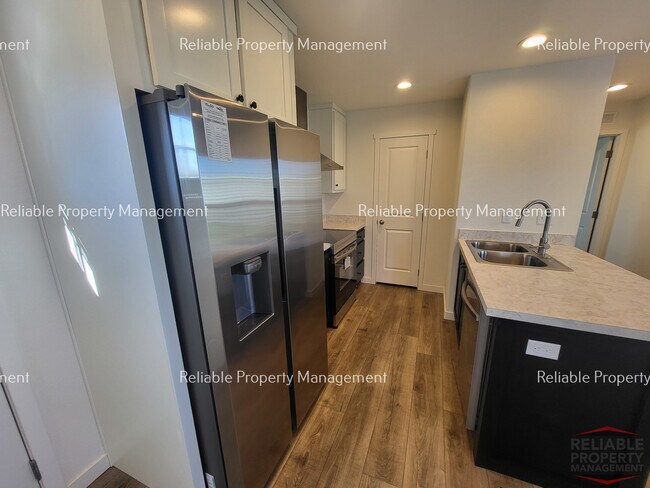 Foto del edificio - 850 Eden Dr