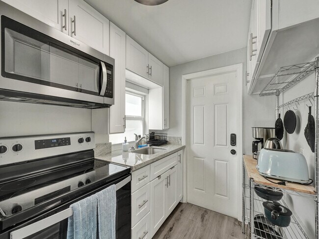 Foto del edificio - 717 SW 2nd Ct