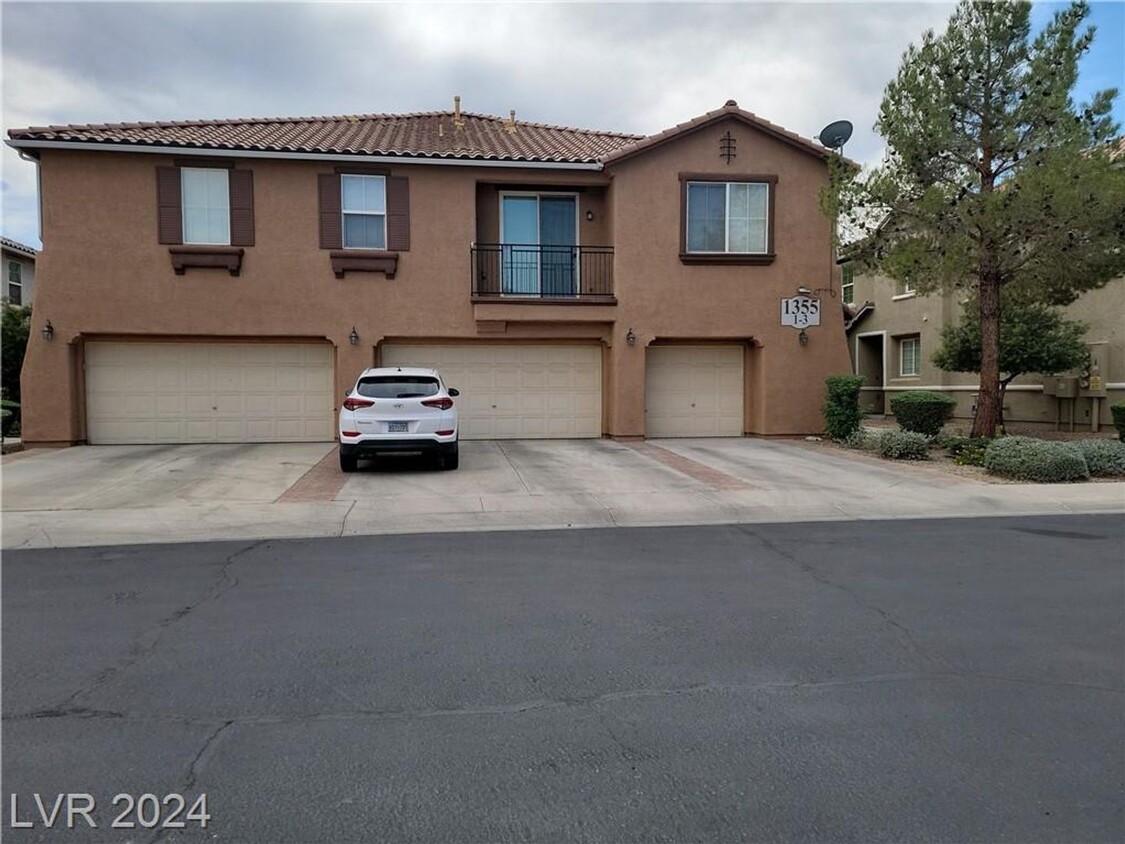 Foto principal - GREAT 2 BED, 2 BATH TOWNHOME WITH ATTACHED...