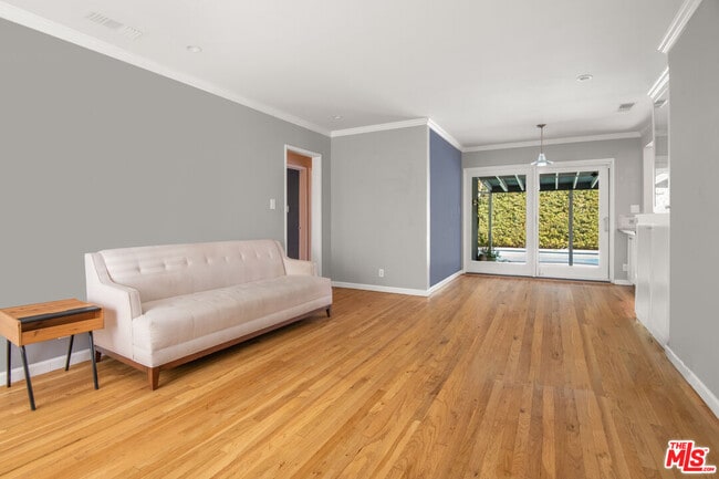 Building Photo - 6218 Balcom Ave