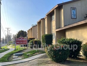 Building Photo - 3930 W Meadow Ave Building Photo - 3930 W Meadow Ave